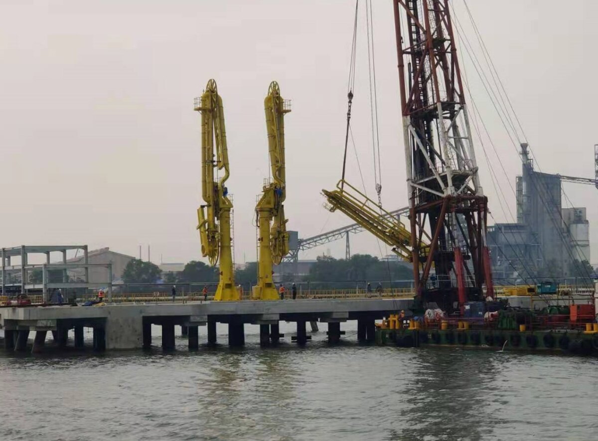 Cryogenic marine loading arms