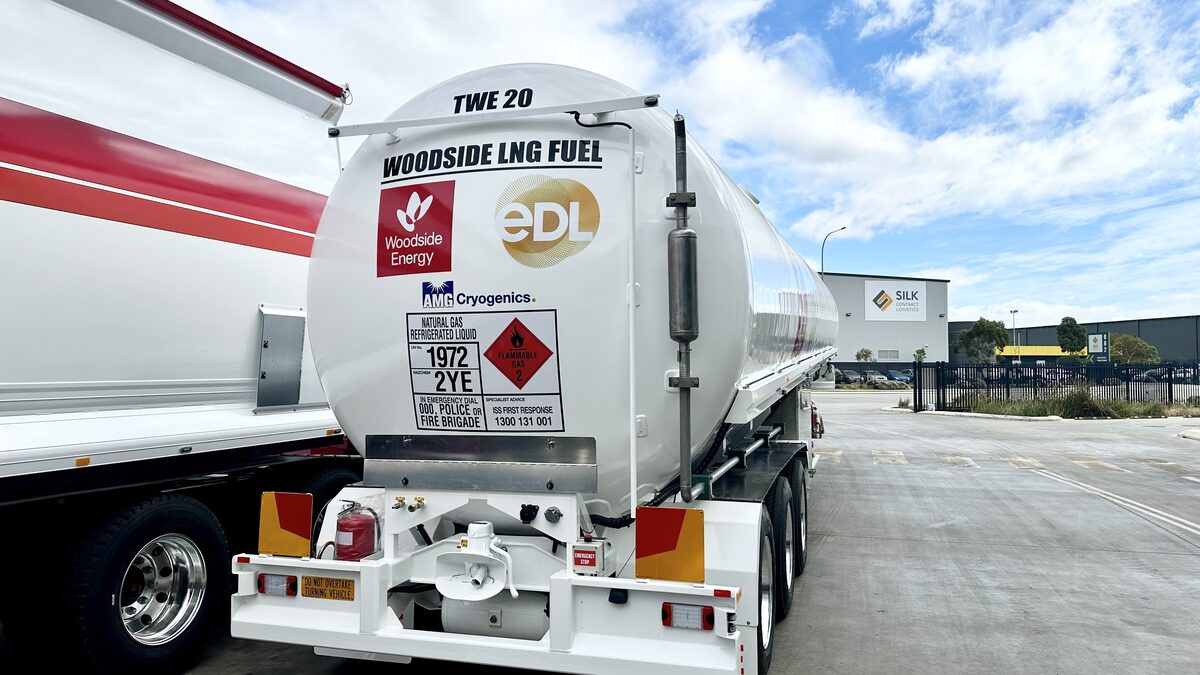 LNG road tanker semi-trailer